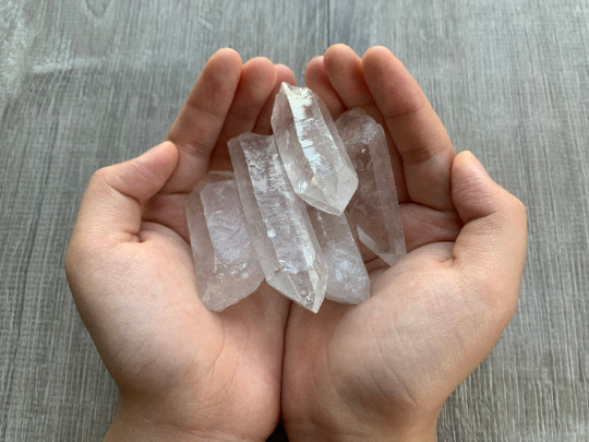 Natural Clear Quartz Crystal Point, 1.5″ to 3″ Raw Crystal Points,Wholesale Bulk