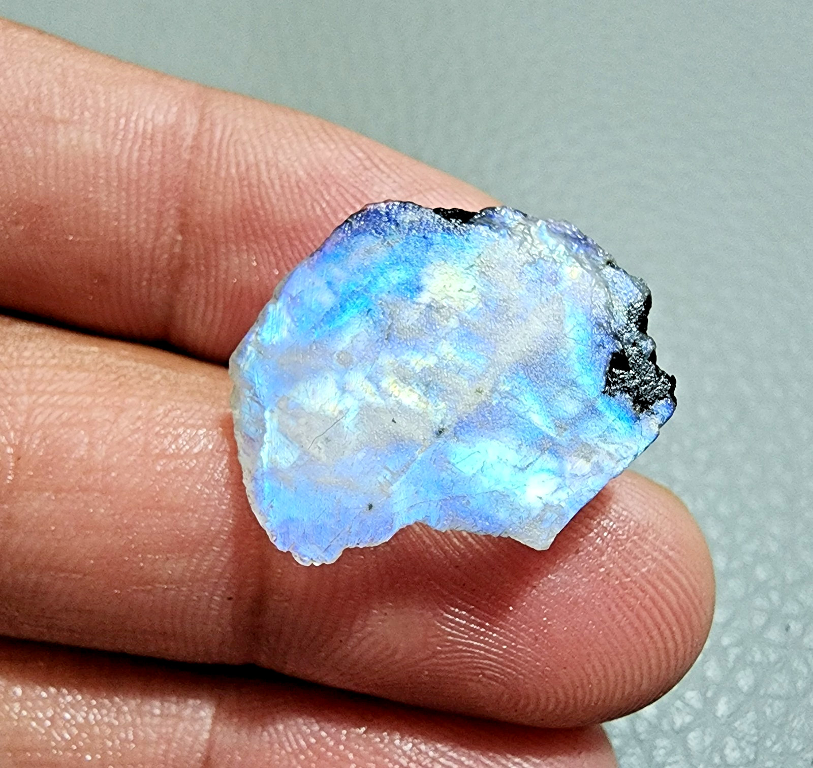 33 Crt Ultimate White Rainbow Blue Fire Moonstone Rough Loose Gemstone Jewelry