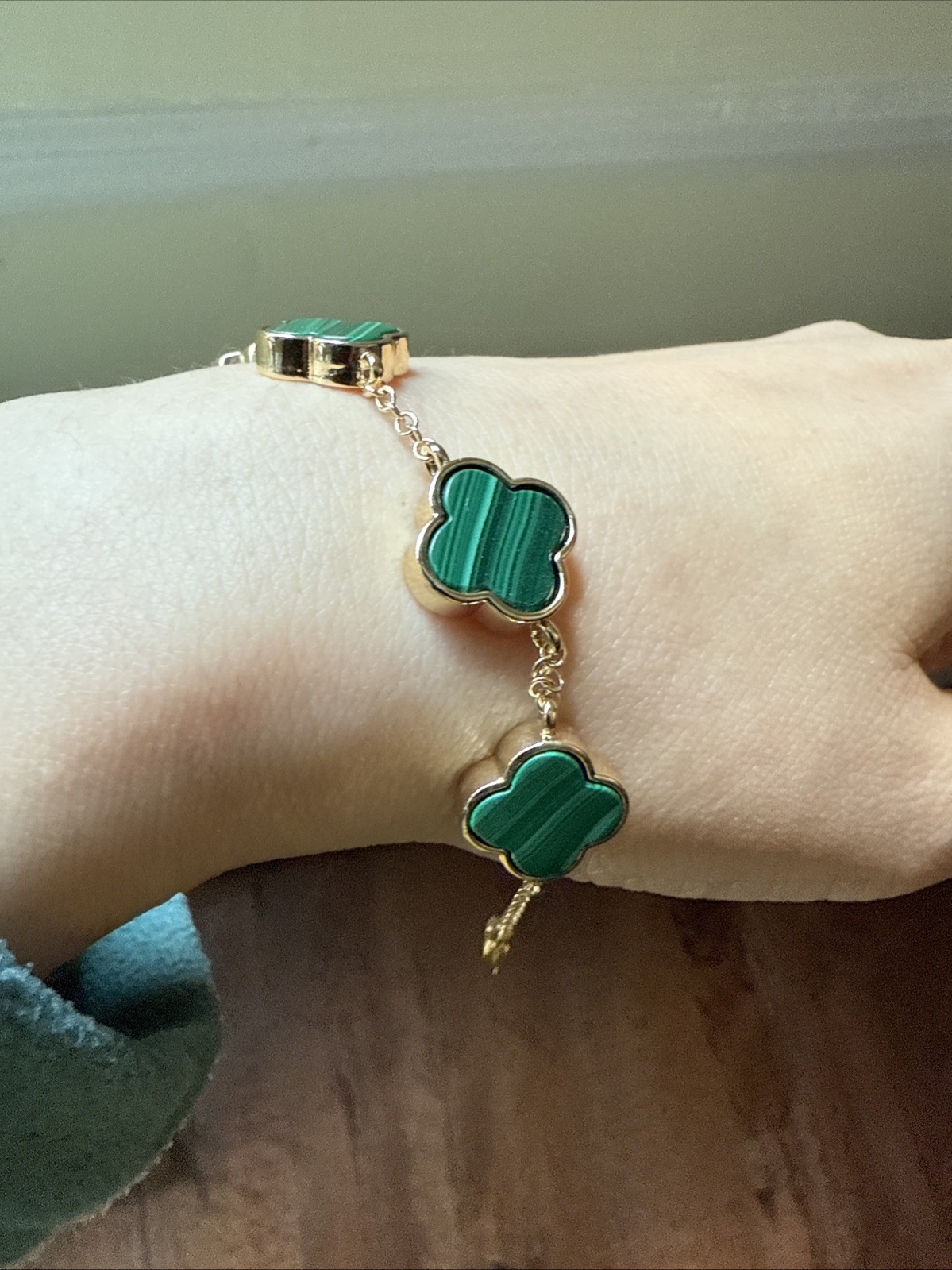 Natural malachite four-leaf clover bracelet with gold-plated chain
