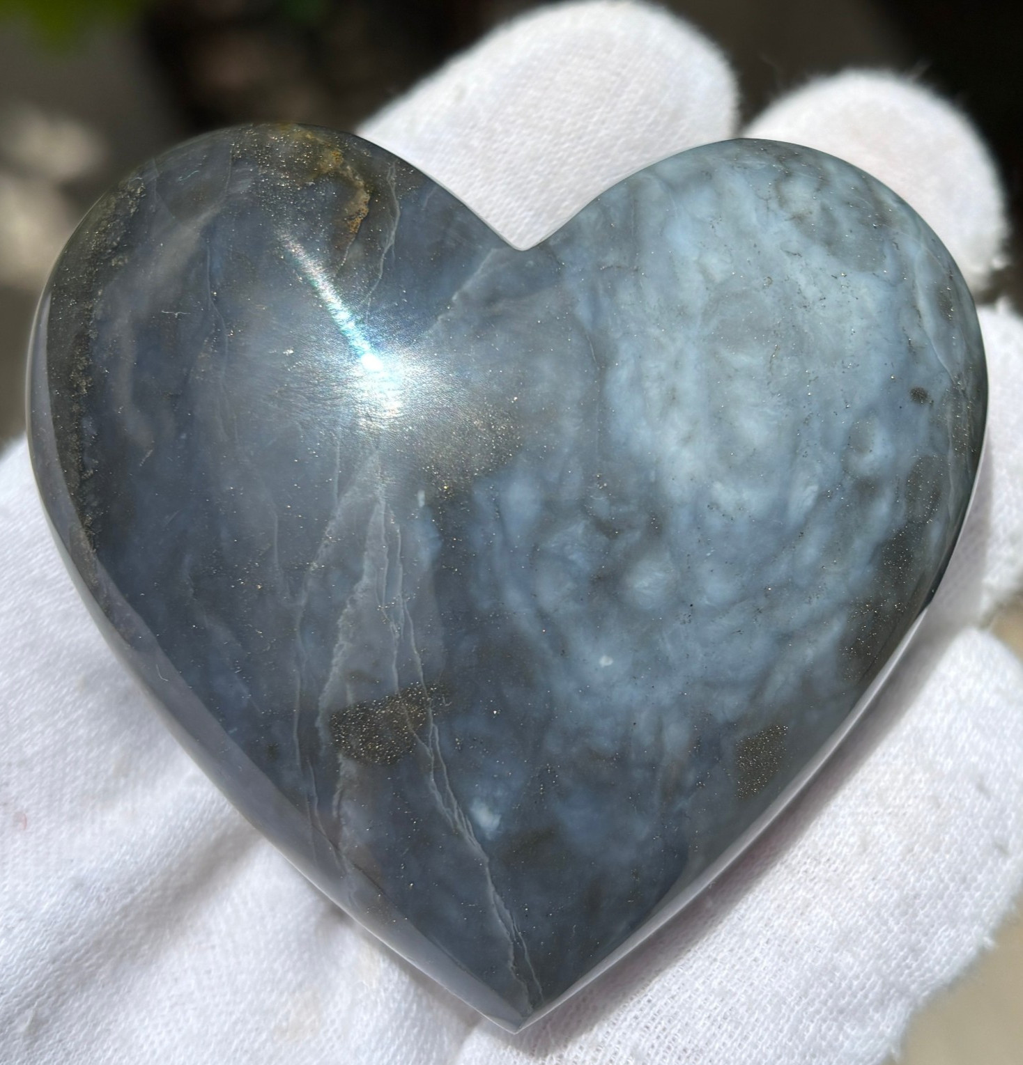 131g 2.37″ PURPLE (Dark Medium Blue) CHALCEDONY HEART PALMSTONE PALM STONE LARGE