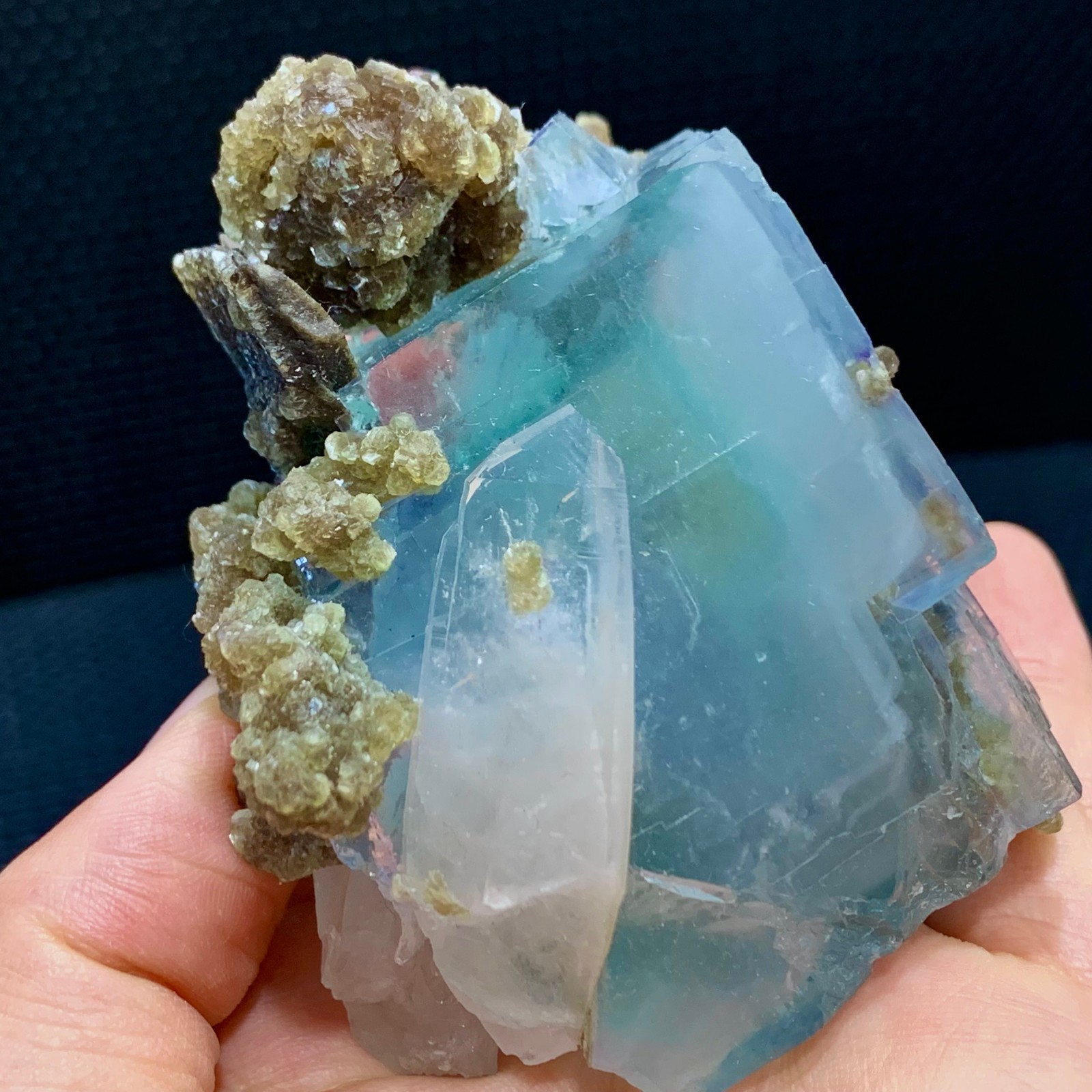 314G Rare transparent blue cubic fluorite mineral crystal sample/China