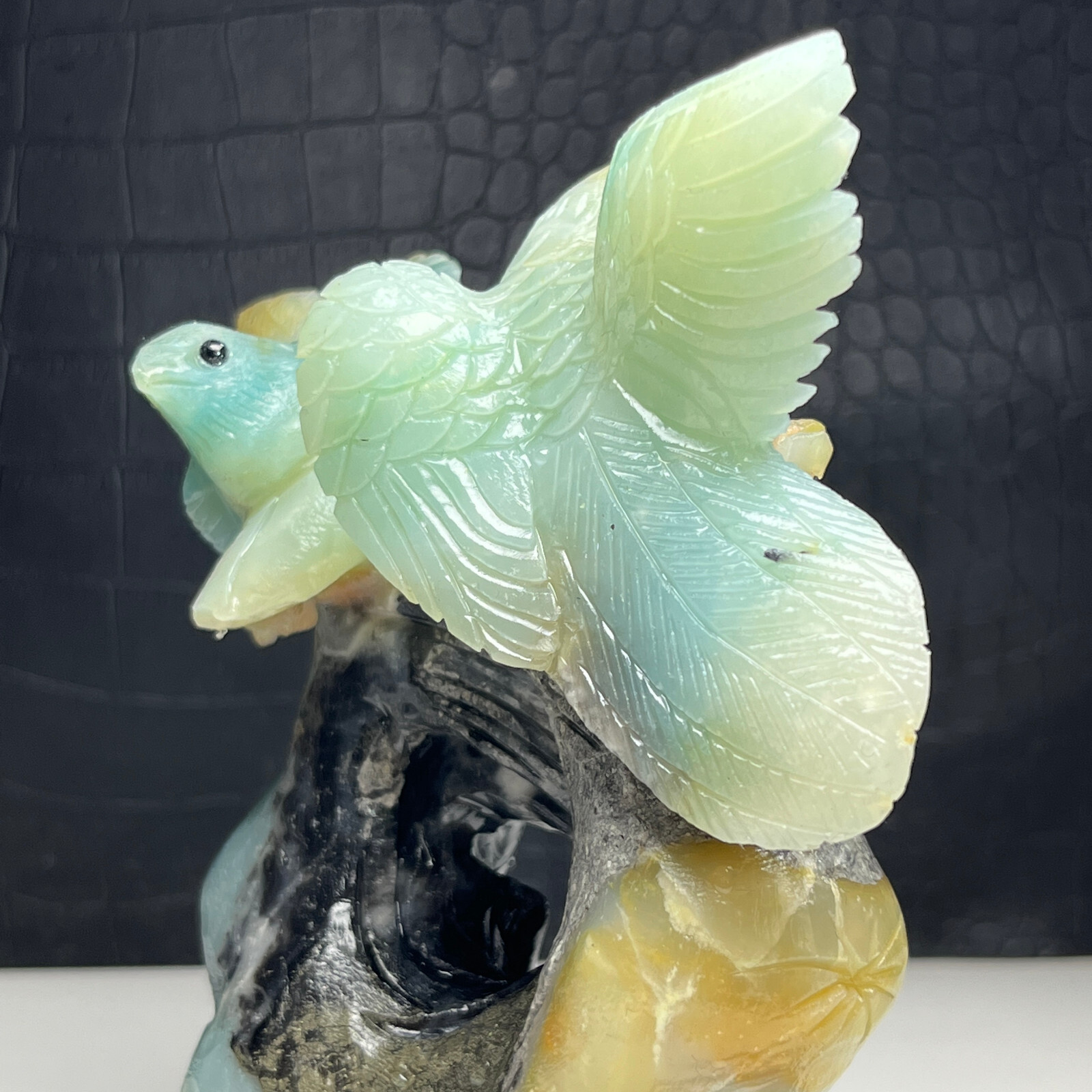 NaturalCrystal Mineral Specimen. Amazon Stone. Hand-carved BIRDS.Stone Statue.OM