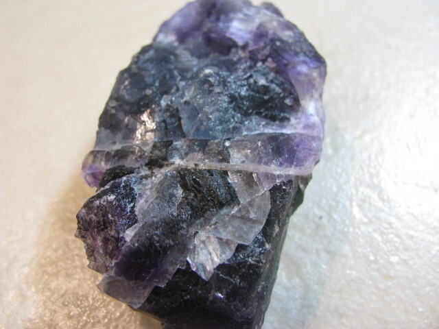 RF2 – 85g PALM SIZE+ RAINBOW FLUORITE SLAB 1 SIDE POLISHED GEMSTONE slice stone