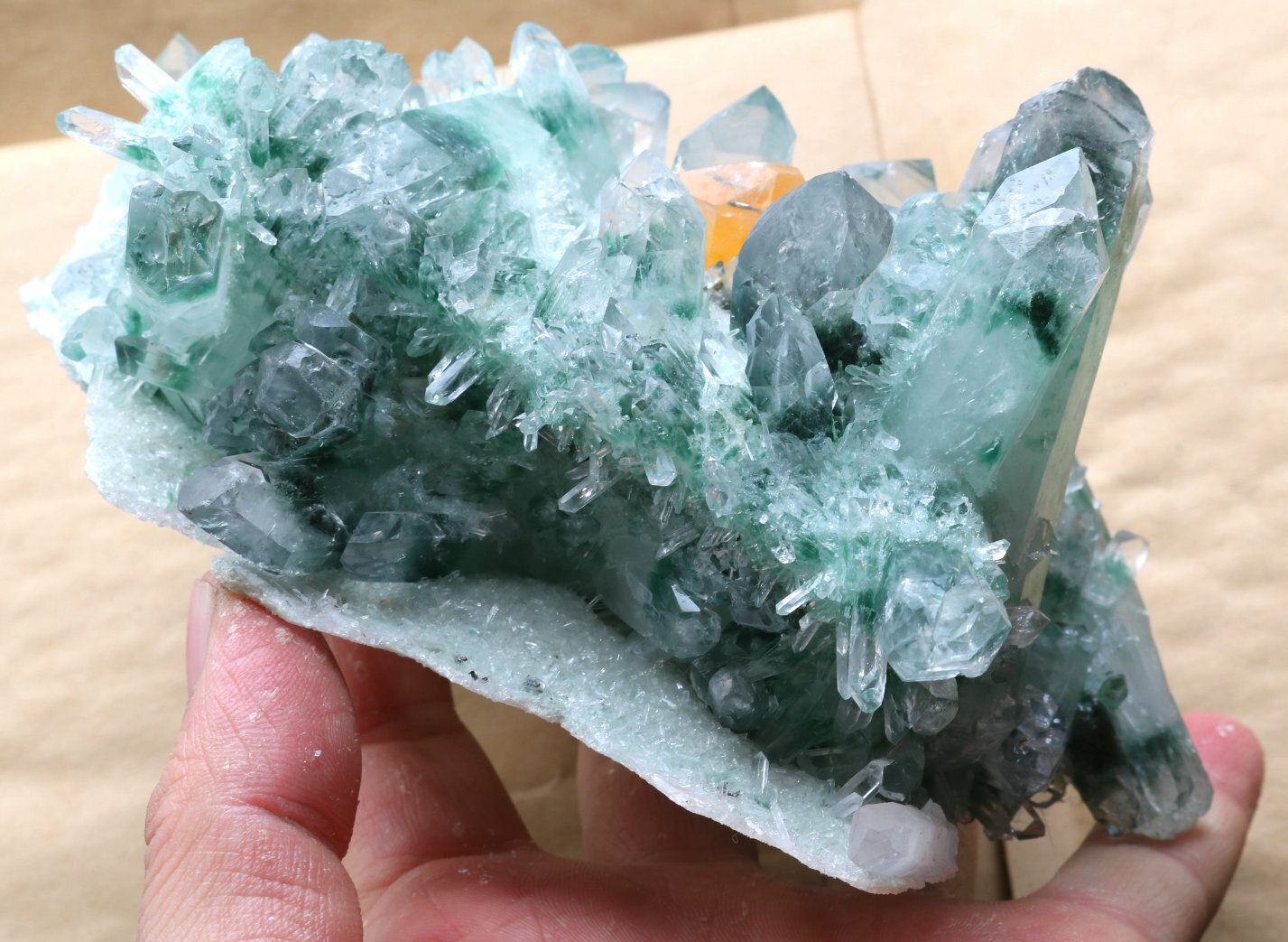 1025.9g New discovery green ghost Yellow crystal clusters of mineral samples