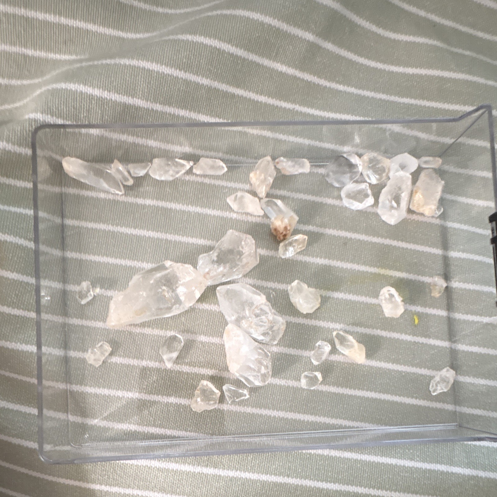 Rough Clear Crystal Chips & Pieces, Natural Shape, Mixed Sizes, Display Tray
