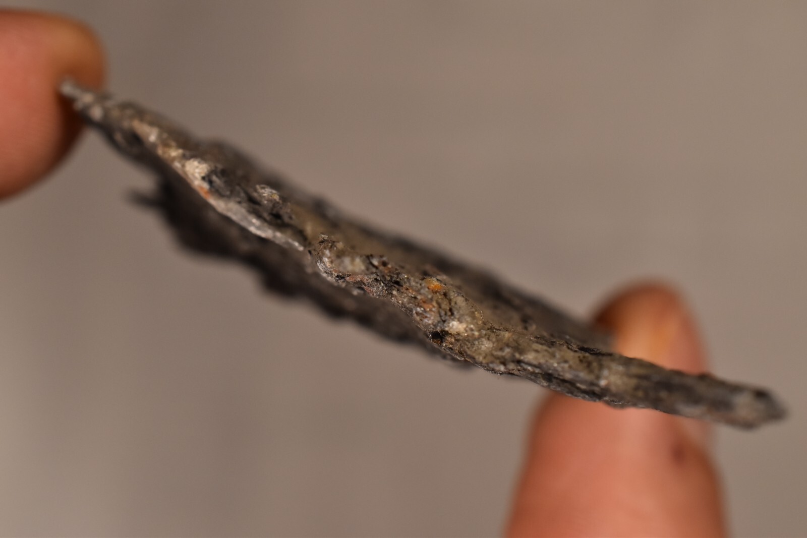 *BLACK KYANITE* CRYSTAL 6.8cm 24g Natural Specimen Healing Grounding Energizing