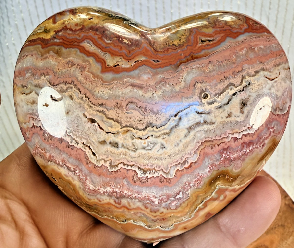 Crazy Lace Heart Carving WITH Custom Stand