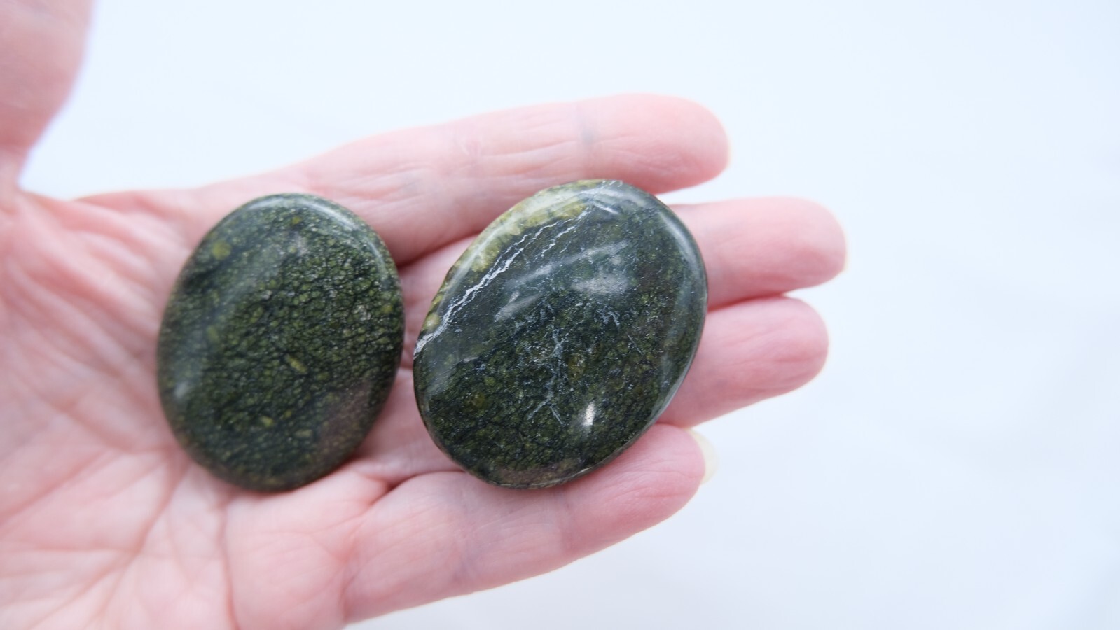 Various 45 mm Palm Stones