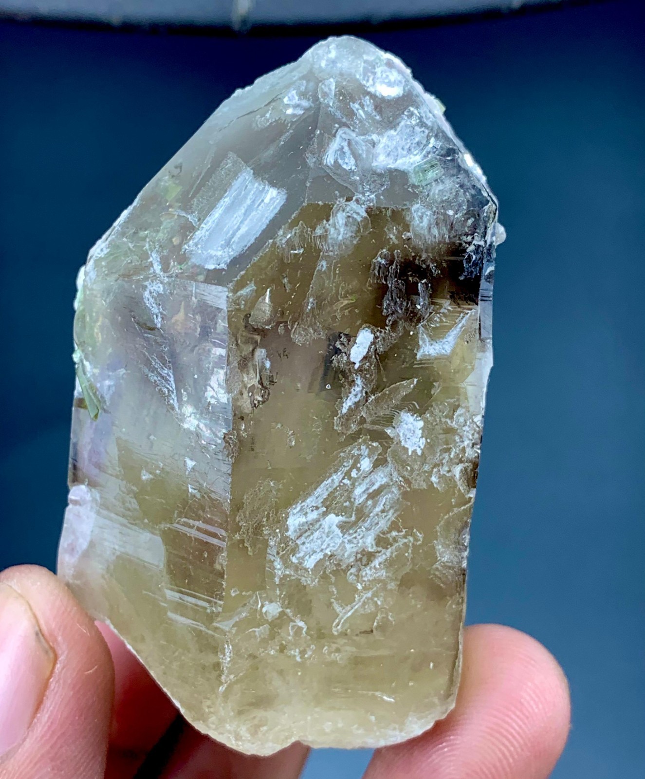 548Cts Pink Kunzite Crystal Combine With Quartz From Afghanistan (58x36x34mm)