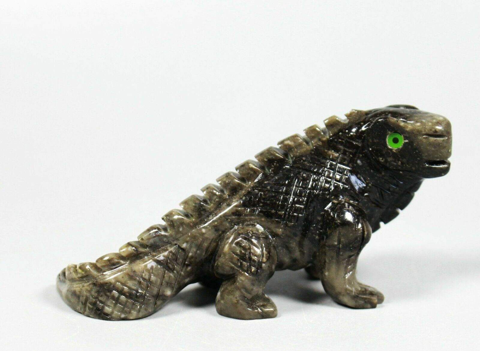 Natural soapstone Gem crystal Carving chameleon lizard Great craft love lizards