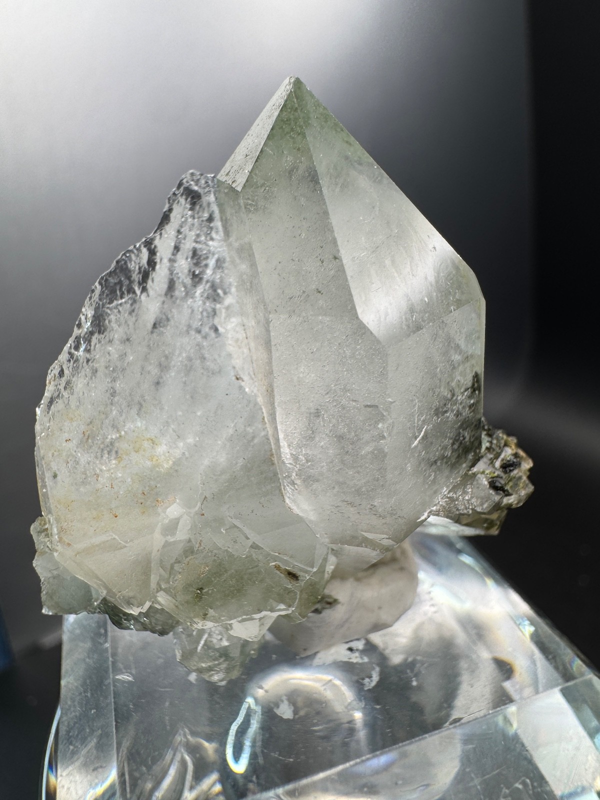 6166 Quartz Point with Green Epidote Nestled at Base Si Chuan 30g