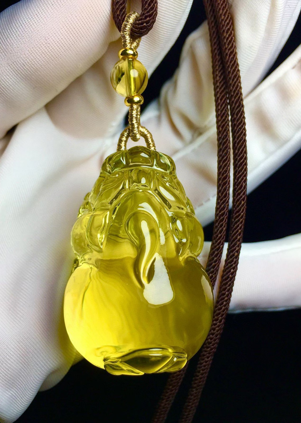 41.5*29.3*26mm A++ Natural Yellow Quartz Crystal Energy Pendant