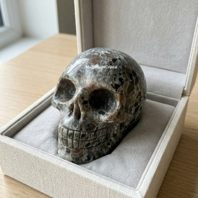 Natural Yooperlite Carved Skull Crystal Figurine UV Reactive Flame Effect 2in