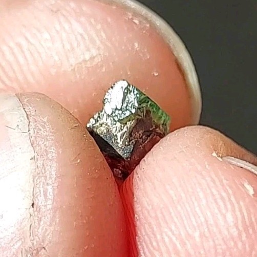 RARE GLOWING GEM DT EMERALD FROM ETHIOPIA
