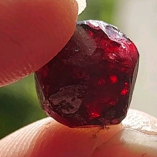 GEM RED ALMANDINE GARNET FACET GRADE SECTIONS FROM ALASKA, USA