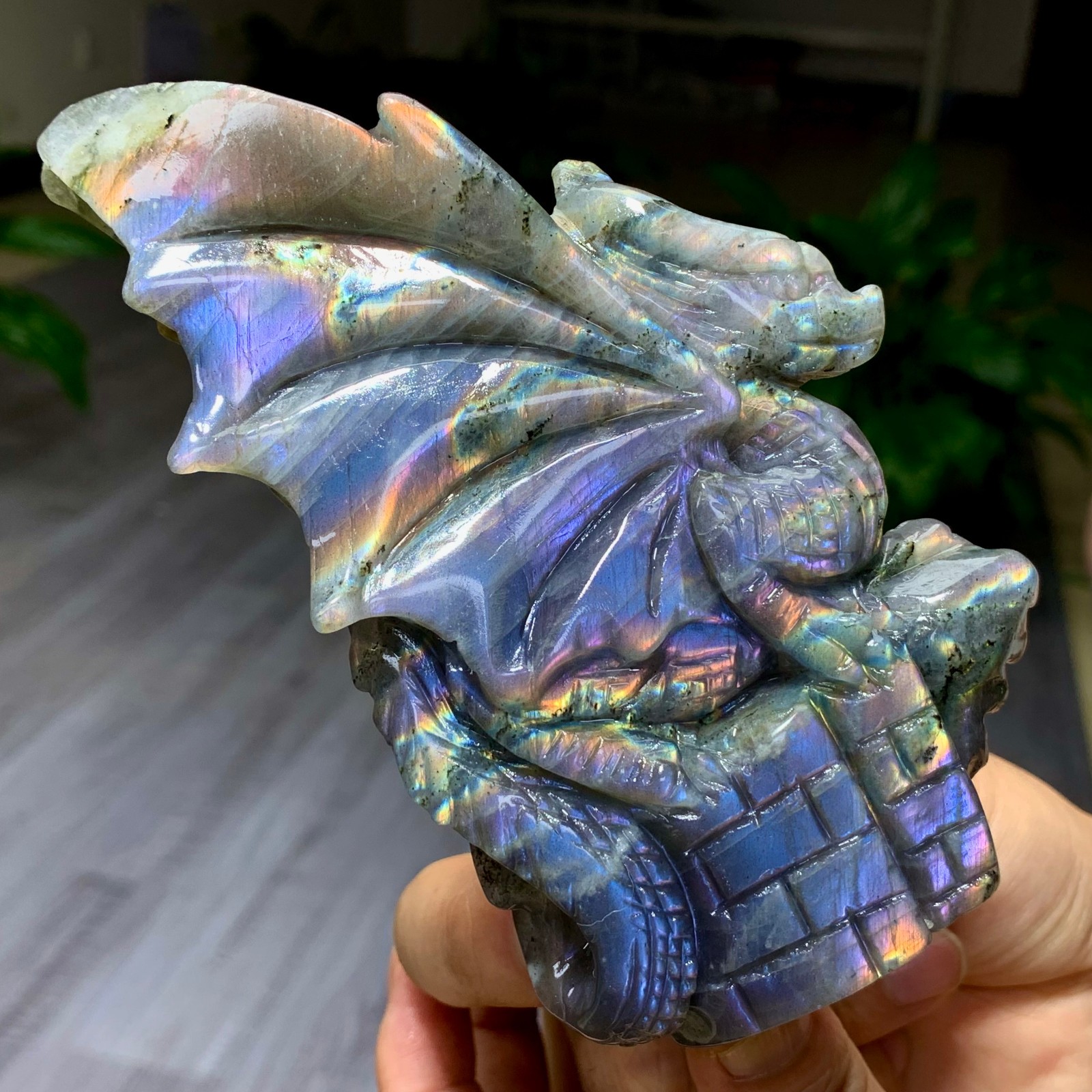 306G Natural Labradorite Quartz Crystal Stone Hand carved Flying dragon
