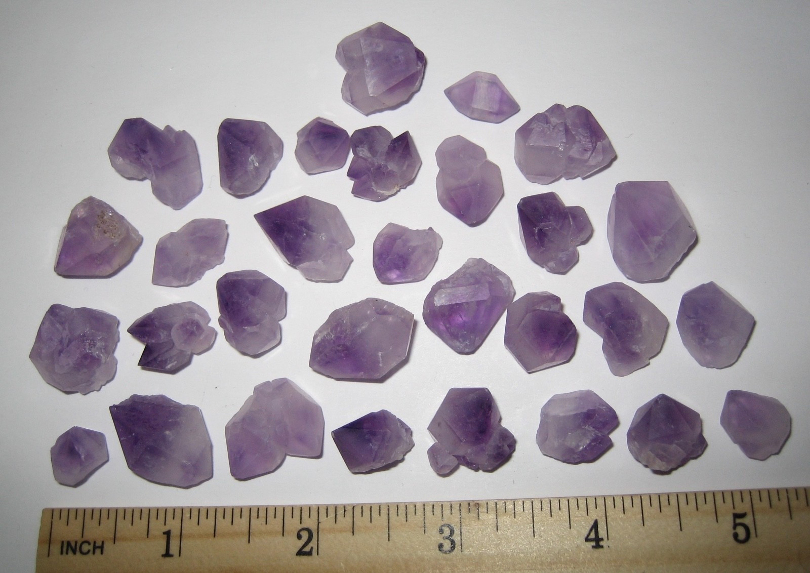 30 SMALL NATURAL ROUGH 0.5″- 0.8″ LIGHT PURPLE AMETHYST CRYSTALS ~ 82.3grams *5