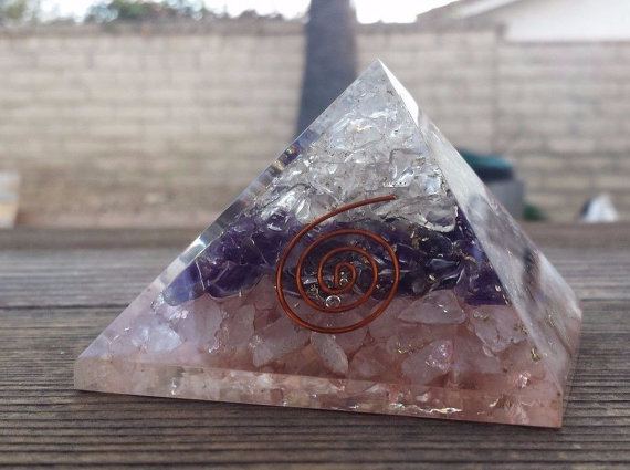 EXTRA LARGE (70-75mm) CLEAR QUARTZ/AMETHYST/ROSE QUARTZ ORGONE GEMSTONE PYRAMID