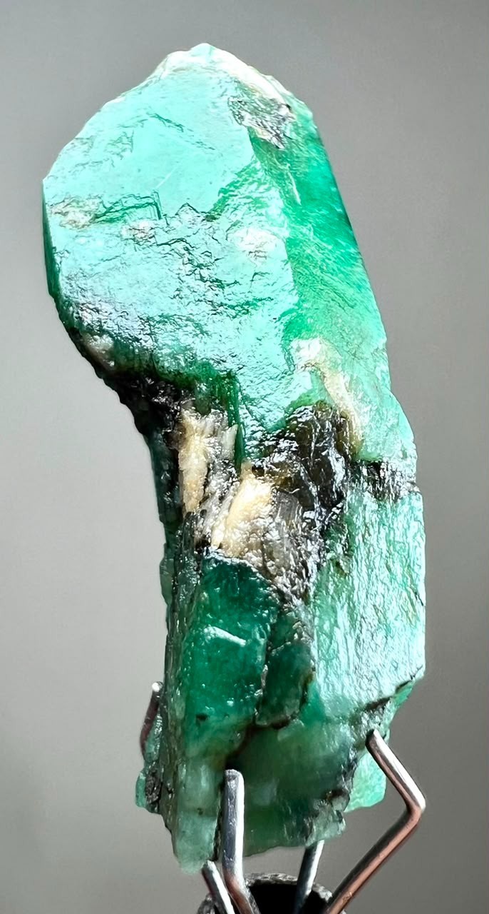 10CT, Natural Top Green Emerald Long Crystal From Panjshir Afghanistan