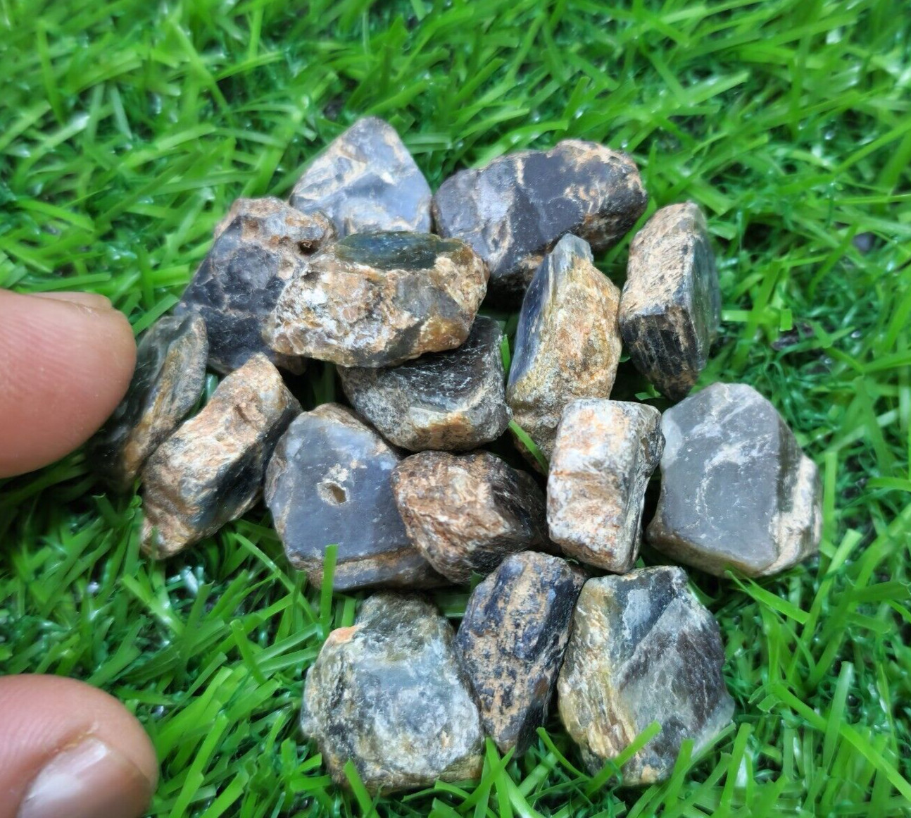 Top Unique AA+ Madagascar Blue Sapphire Raw 364 Crt Size 18-22 MM Loose Gemstone