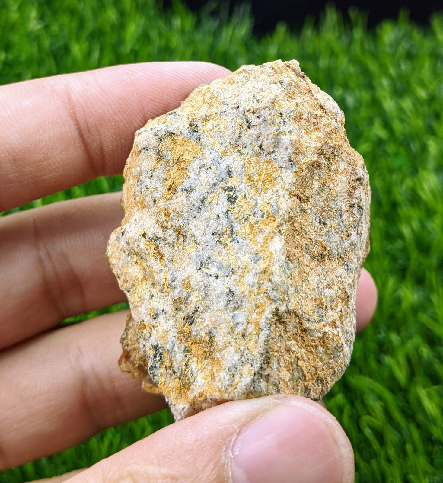 Astrophyllite included quartz cluster from Zagi KP Pakistan weight, 76 grams