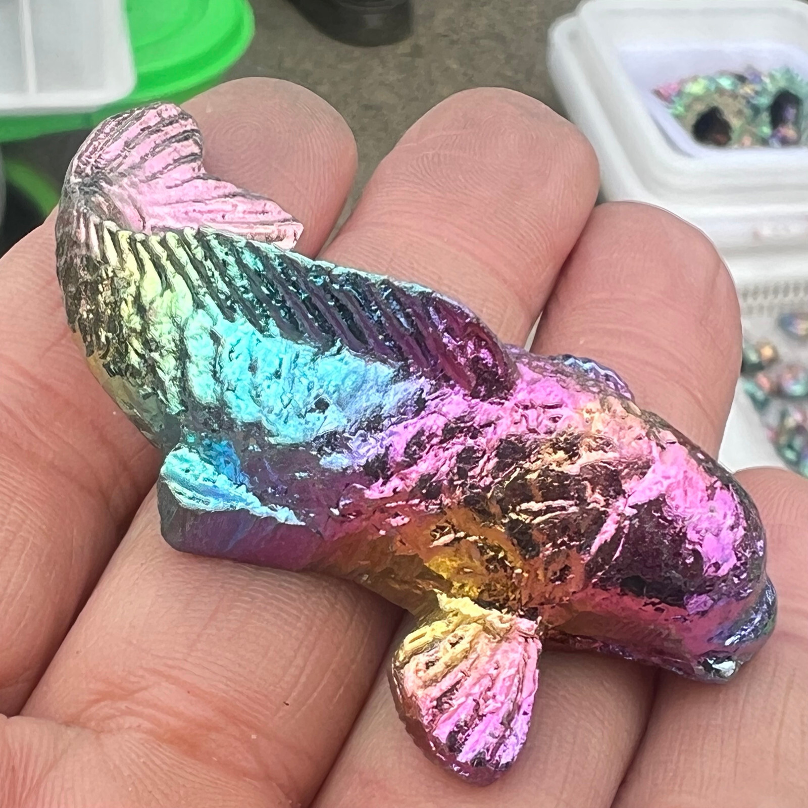 2 ” Natural Bismuth Quartz Hand Carved Fish Crystal Healing Reiki 1pc