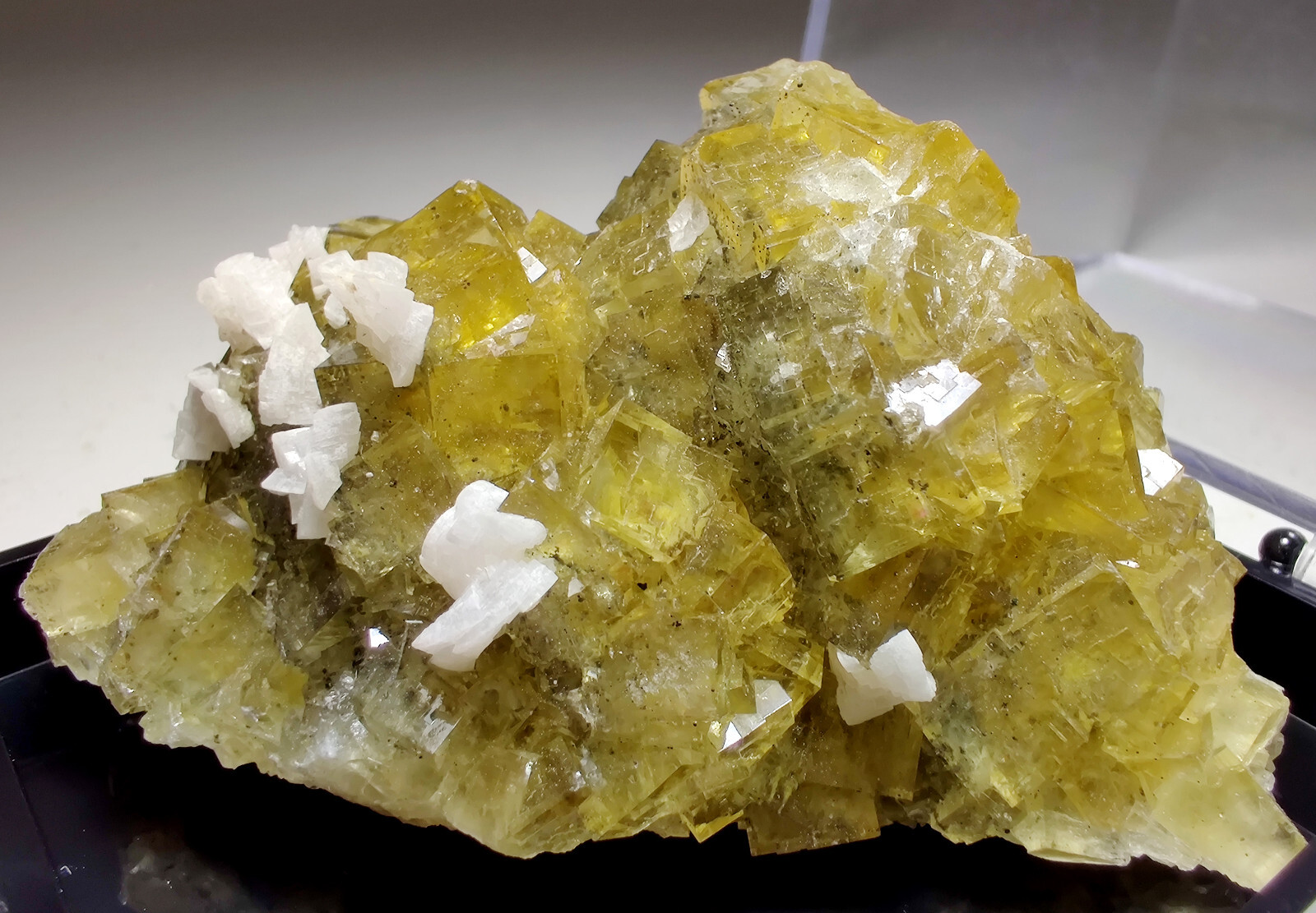 Fluorite crystals & Dolomite, Gorgeous! Moscona Mine, Spain. 7.5 cm.
