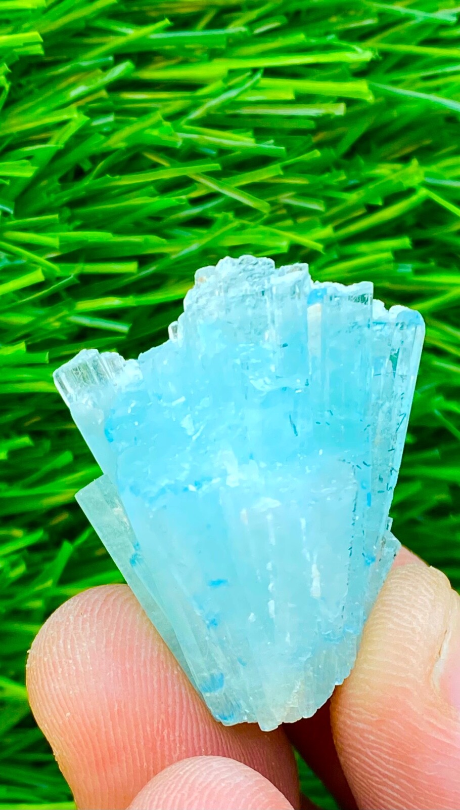 75 carats beautiful top blue cluster aquamarine cluster spray combine with black