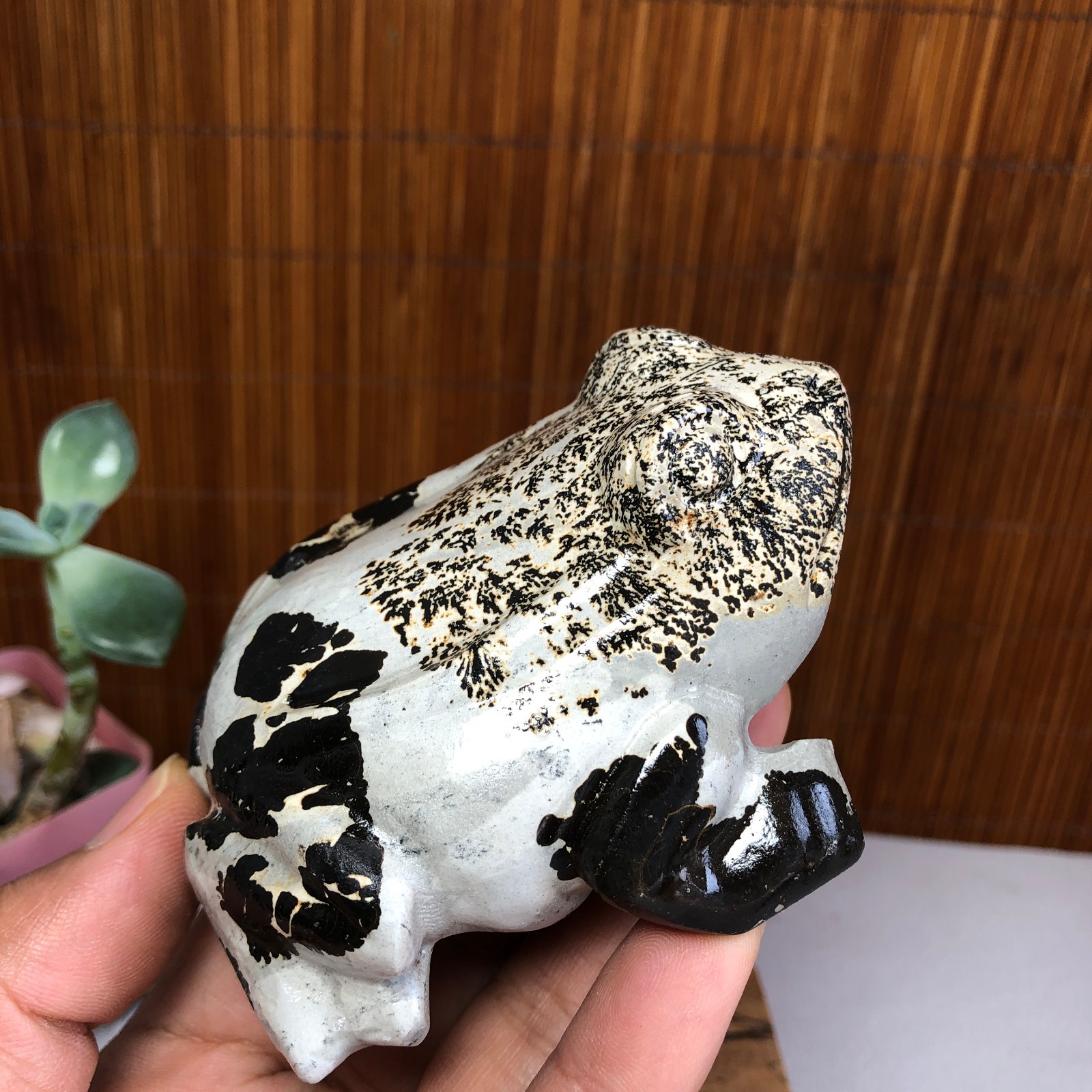 Rare Natural Traditional Chinese Painting Hand Carving frog Model 235g g8383