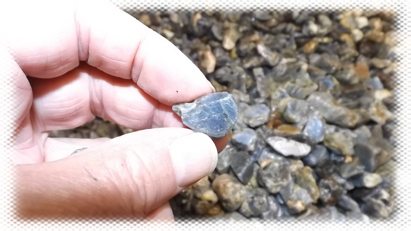 2 lbs : Authentic Blue Sapphire Corundum Natural Rough Gemstone Crystal Pieces
