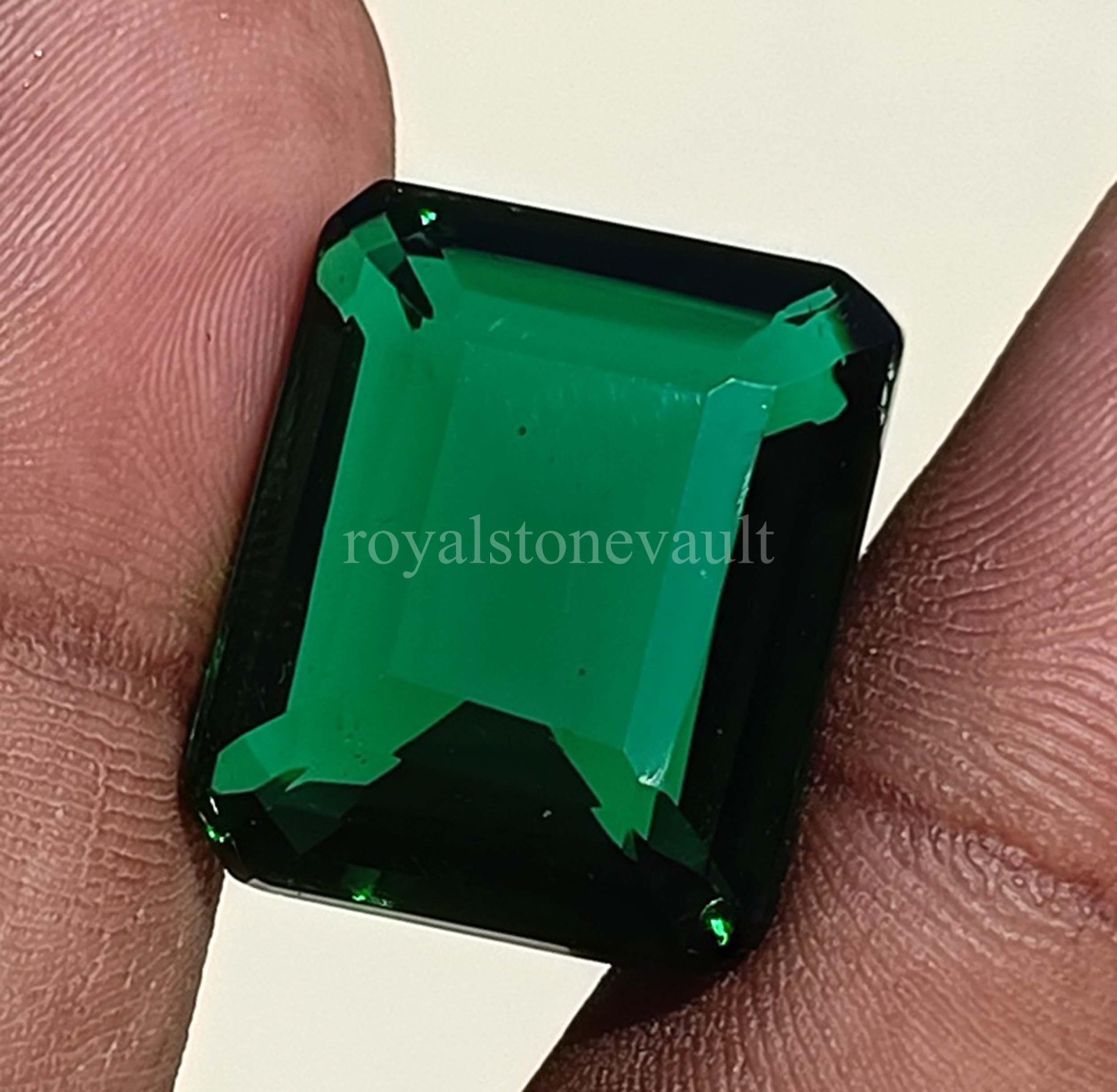 IGL Certified Emerald Shape 27.90 Ct Natural Green Emerald Loose Gemstone 5ISR