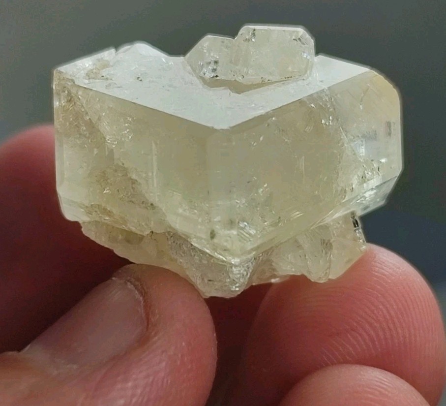 3-cm Leuco Garnet Aka (color change) White Grossular Garnet, Crystal-Zagi,Mount.