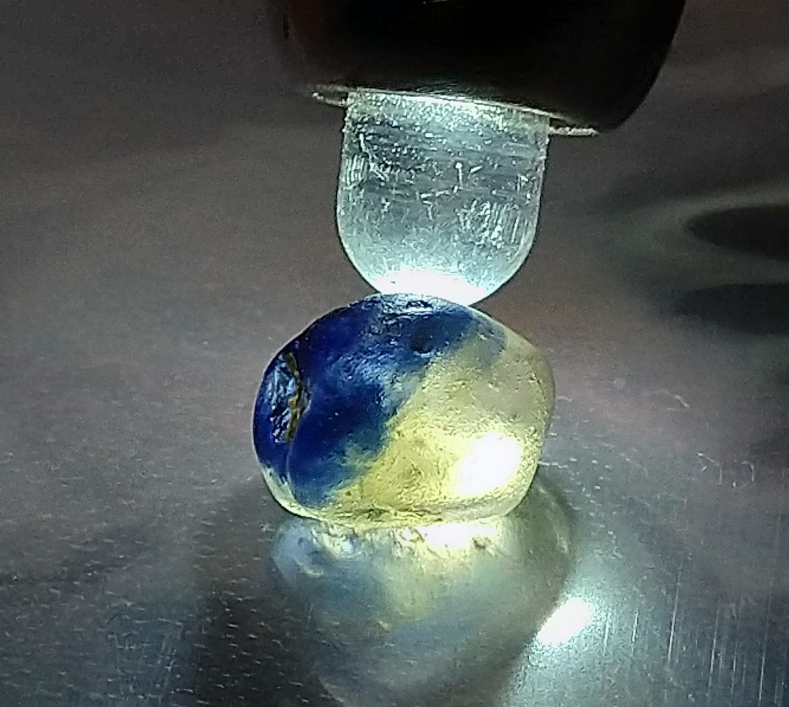 Natural Bi-Colour Sapphire 2.50ct Rough Stone Sri-Lanka.