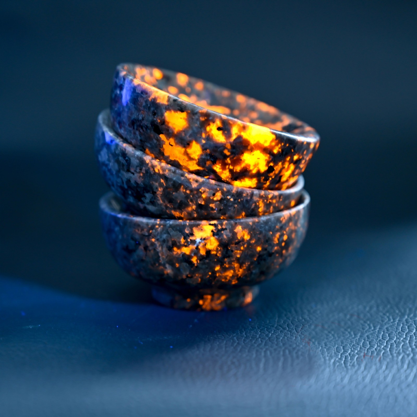 Genuine Yooperlite Stone Bowl UV Reactive Sodalite Crystal Charging Dish Gift