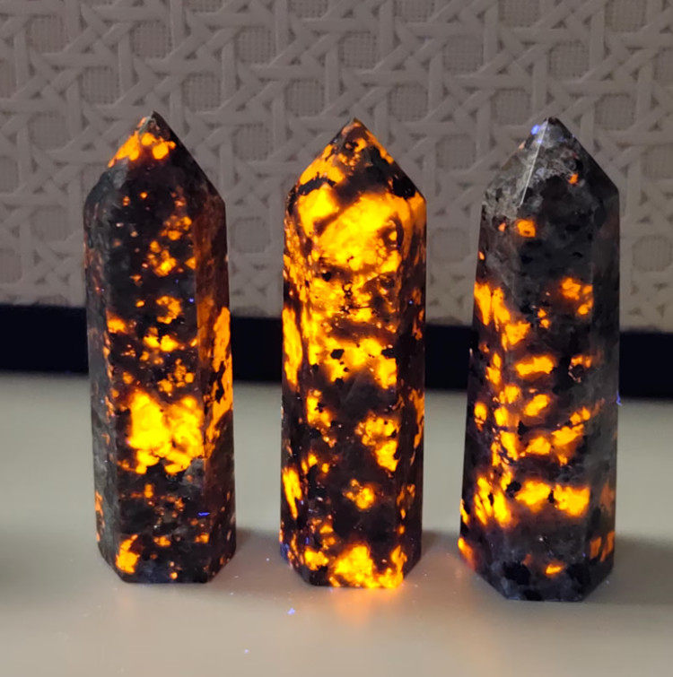 Yooperlite Tower UV-Reactive Reiki Stone Glow Dark Decor Gift Ignite Vitality