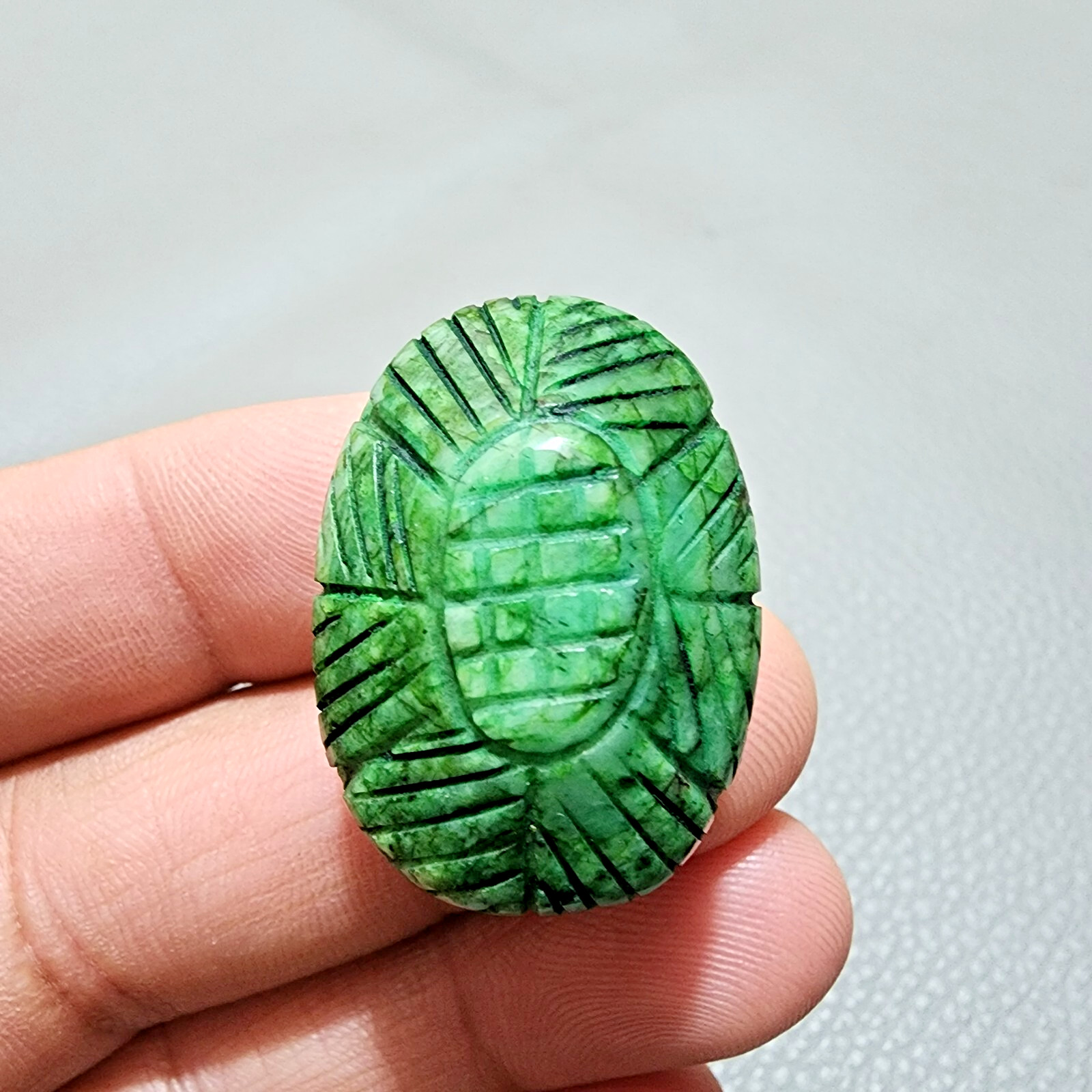 105.80 Crt Beautiful Green Brazilian Emerald Oval Shape Carving Loose Gemstone
