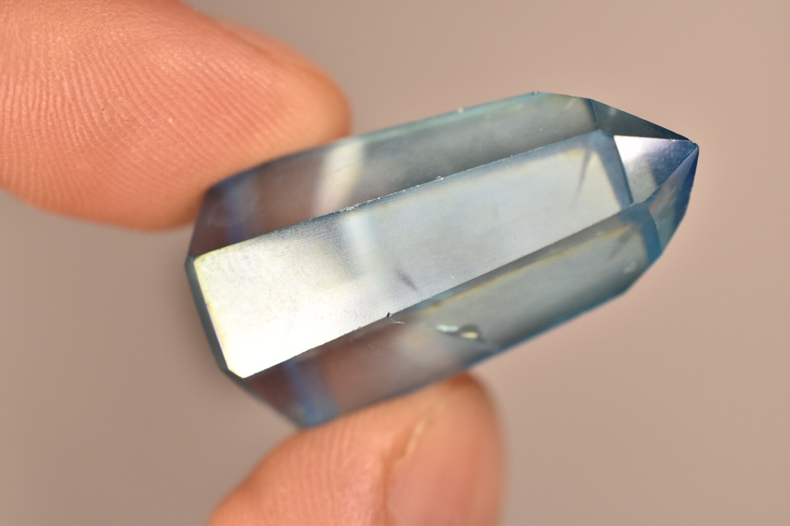 *AQUA AURA* Generator 3.2cm 13.7g *CLEAR* Quartz, Gold Fumes, Throat Chakra