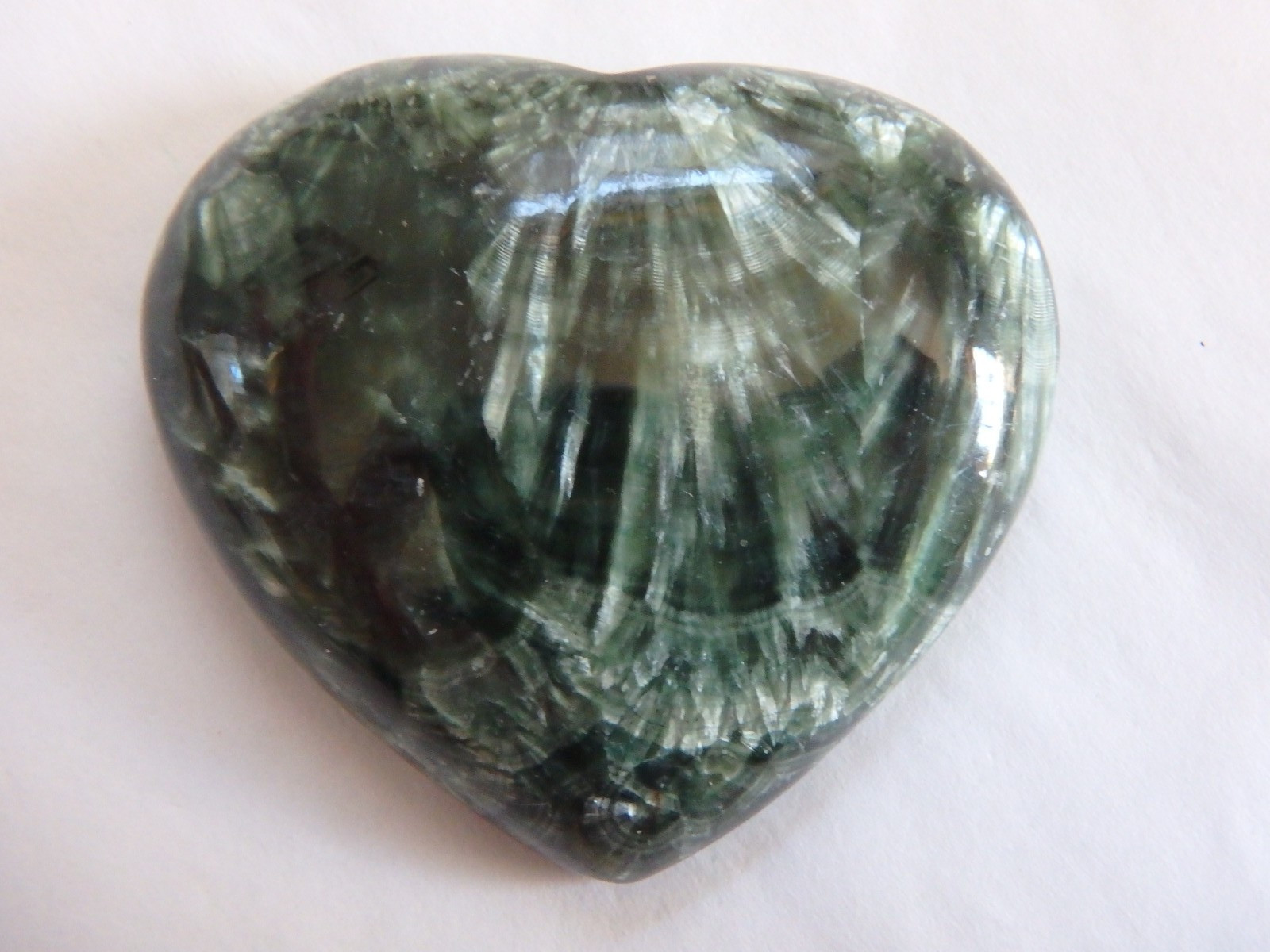 Beautiful Crystal Seraphnite Heart 21.1 grams 💚✨Polished