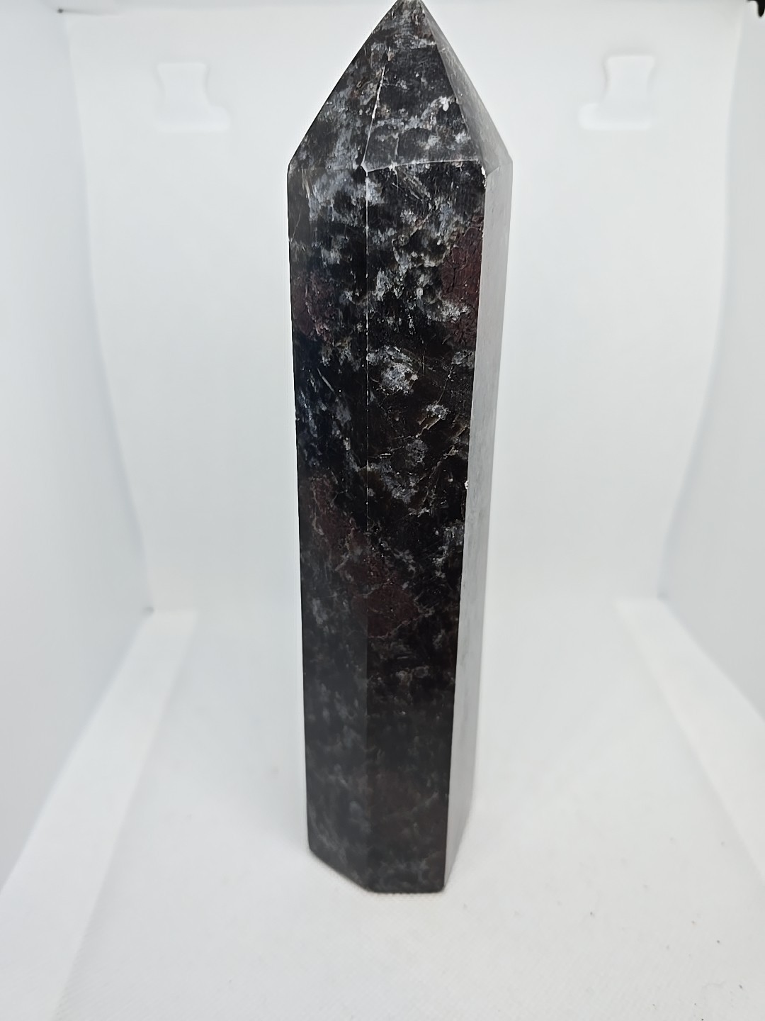 Large Garnet Indigo Gabbro Point Tower Generator