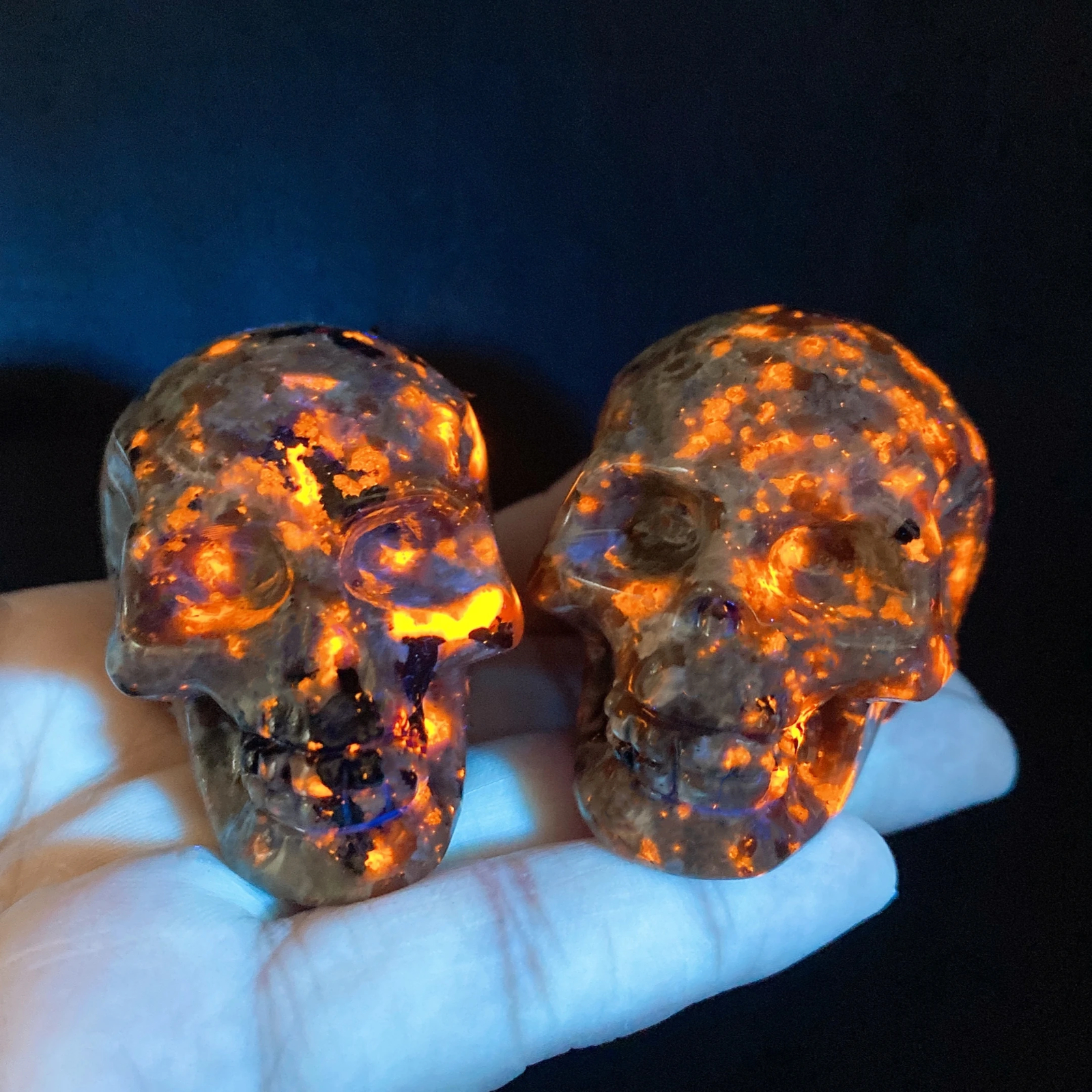 2‘’ Natural Yooperlite Skull Gemstone Statue Crystal Flame Stone Reiki Healing