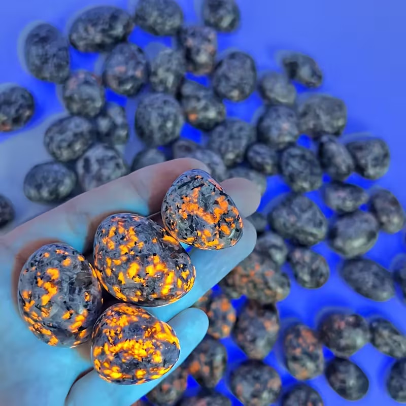 Yooperlite Tumbled Stone, Natural Polished Stones, UV Reactive Sodalite Crystal