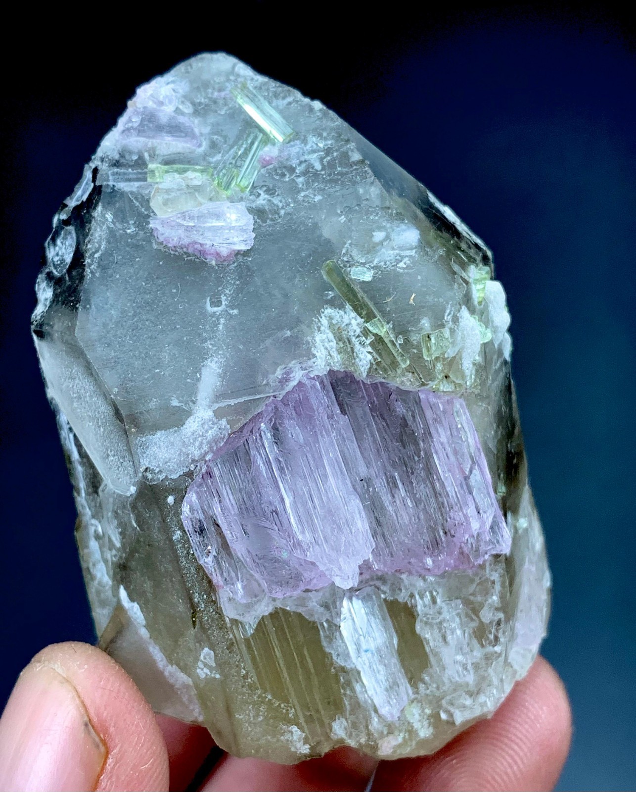 548Cts Pink Kunzite Crystal Combine With Quartz From Afghanistan (58x36x34mm)
