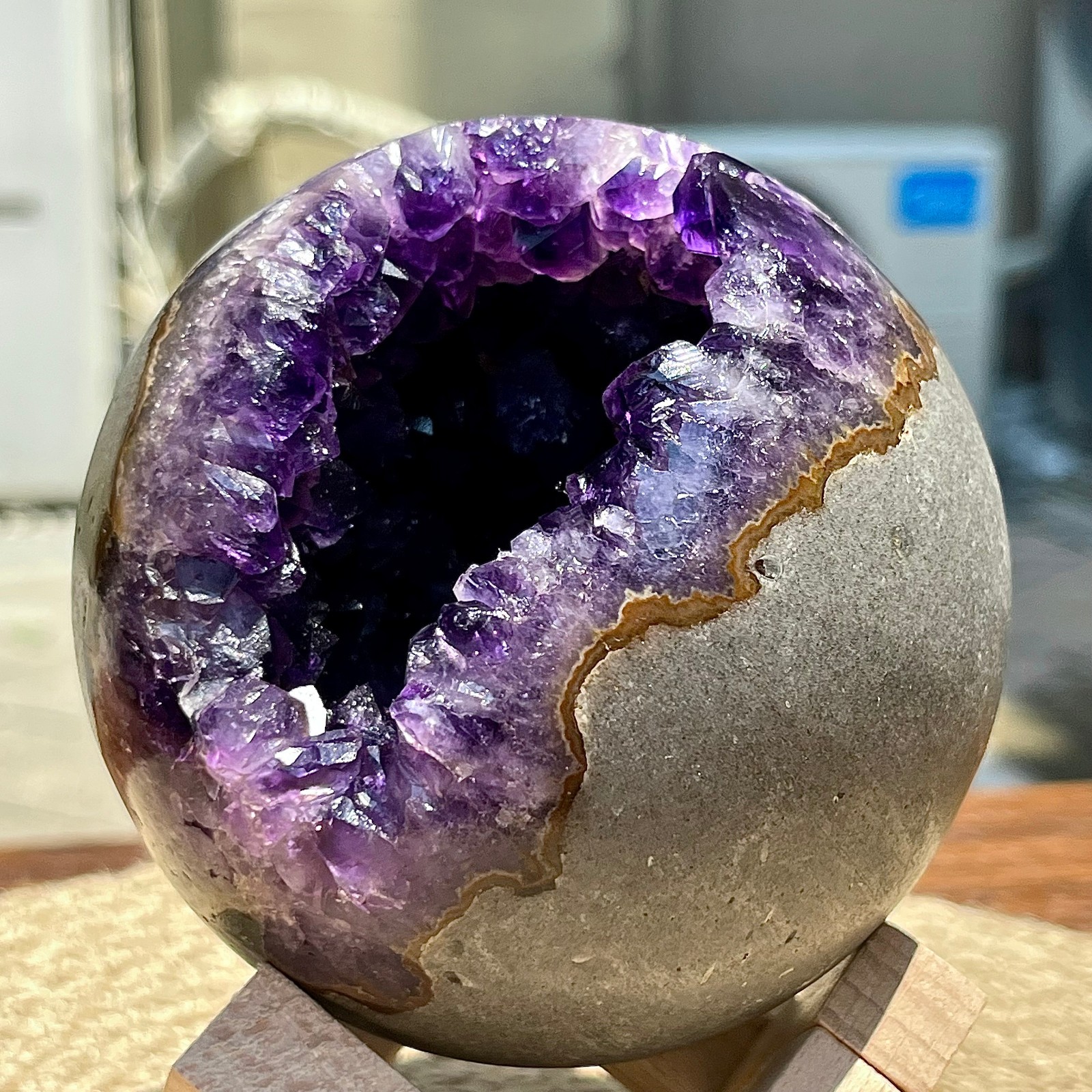 925 g Amethyst Geode with Open Smile Design Crystal Cluster for Feng Shui Gift