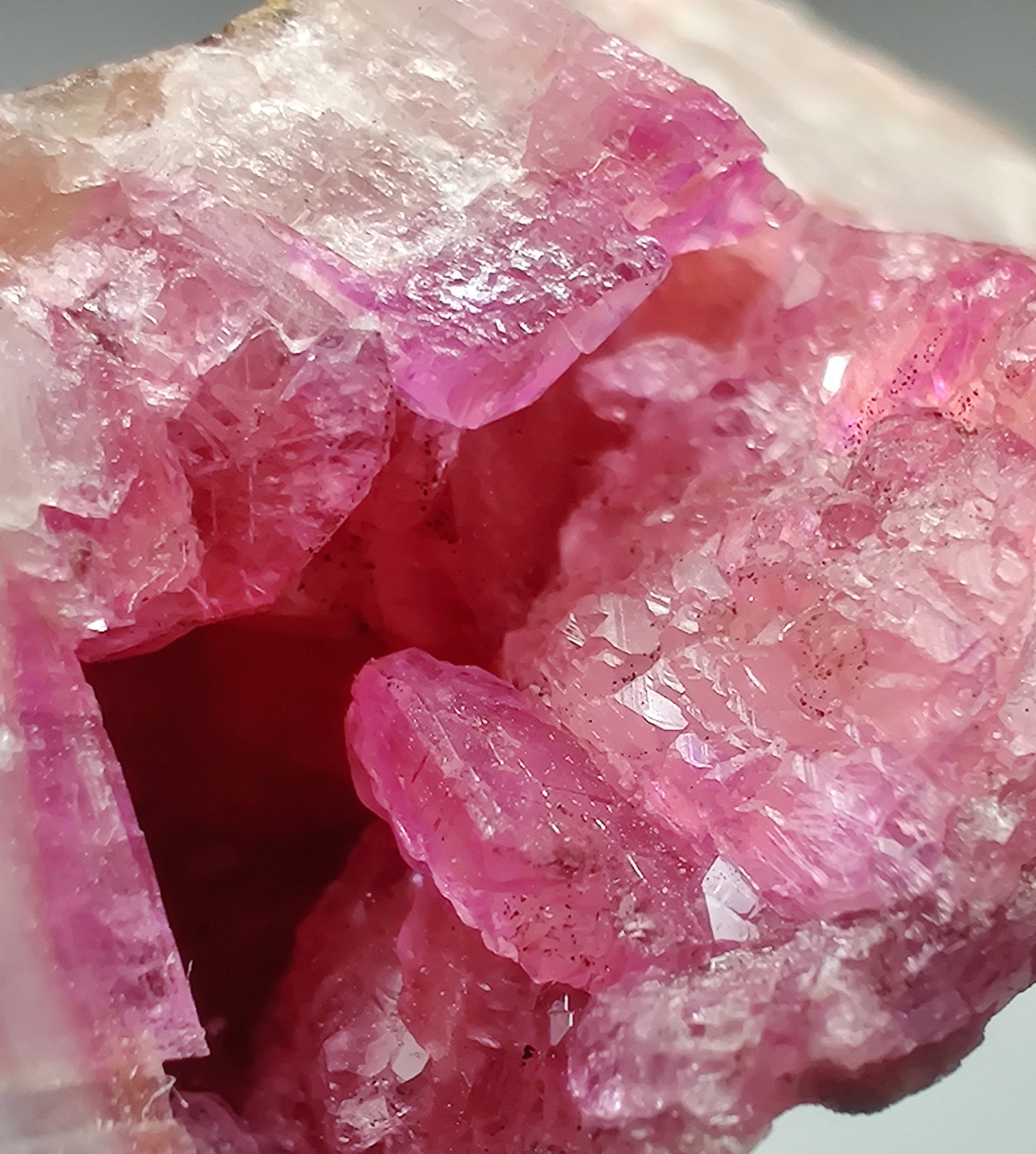 Cobalt bearing Calcite crystal, stunning colors! rare form. DR Congo. 27 grams.