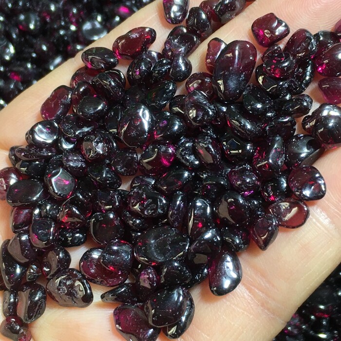 Red Garnet stone Rough Polished Stone Mineral Specimen 50g