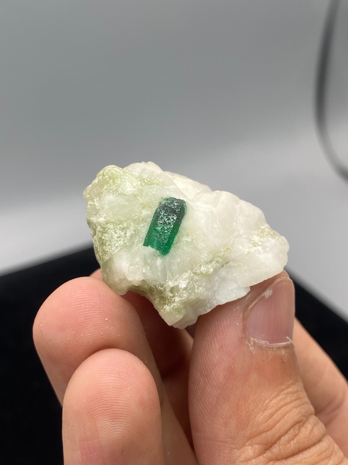 25.6g Emerald Crystal Specimen Swat Pakistan on Matrix 34×35.5x24mm