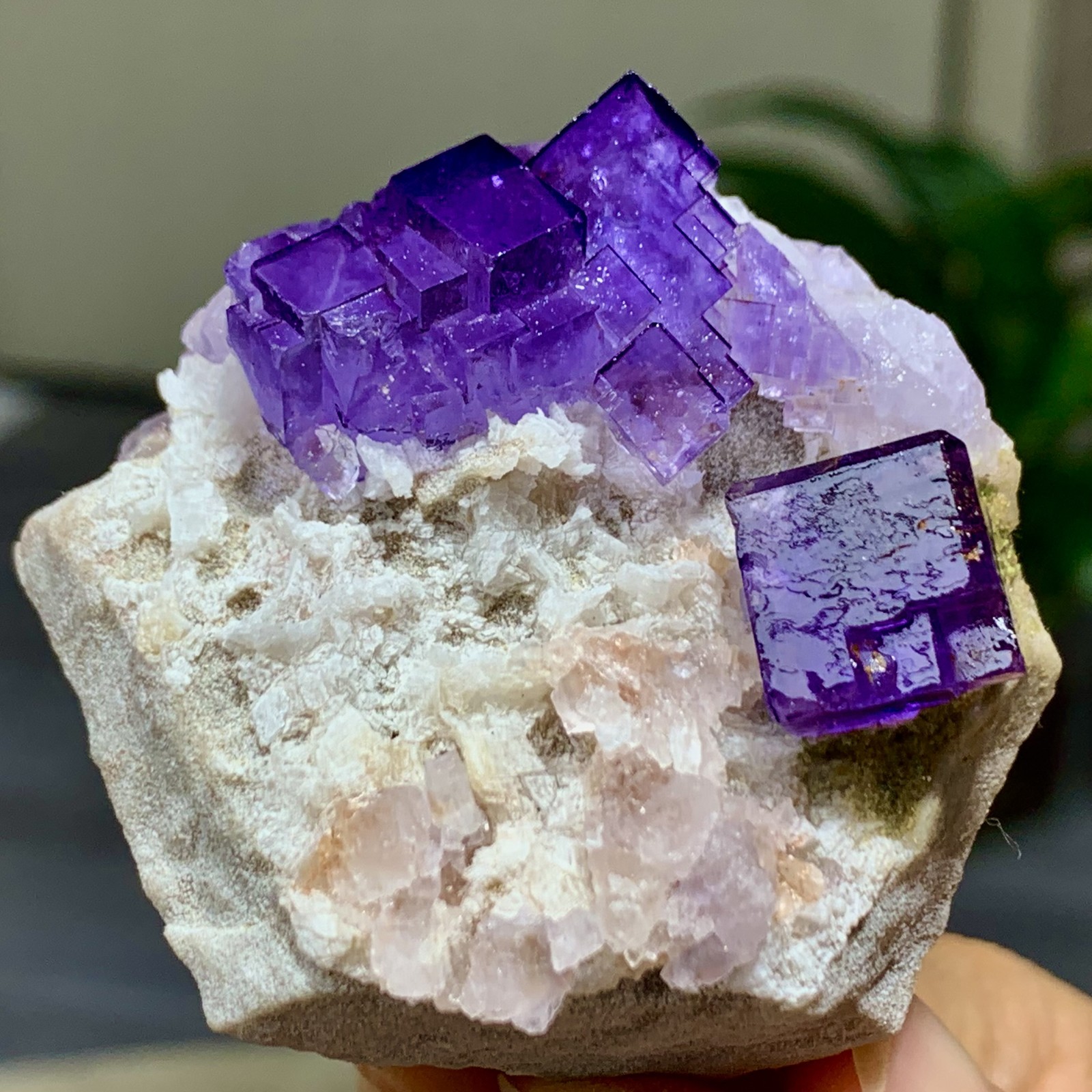 118G Natural purple framed cubic fluorite mineral specimen/Inner Mongolia–