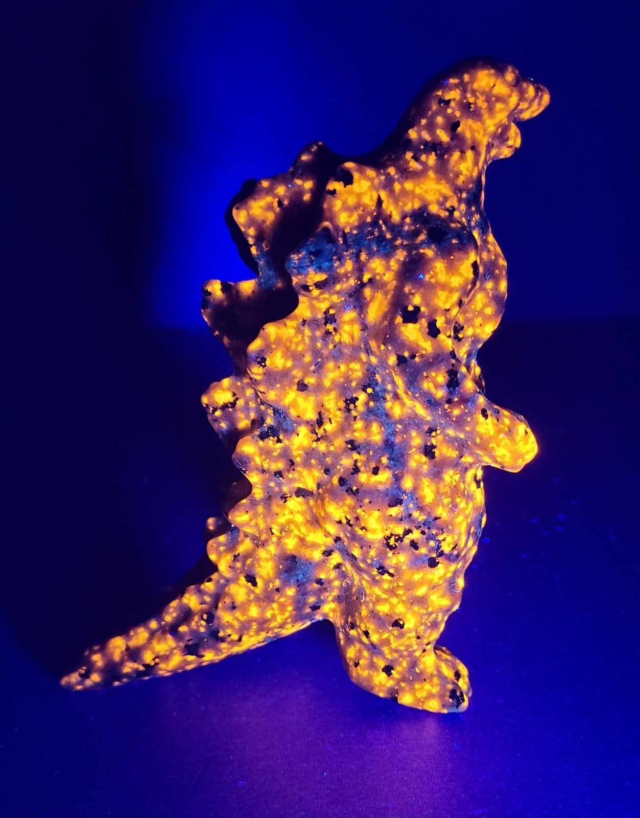 4.6″ 364g Awesome UV Reactive Yooperlite Godzilla Crystal Stone Carving Statue