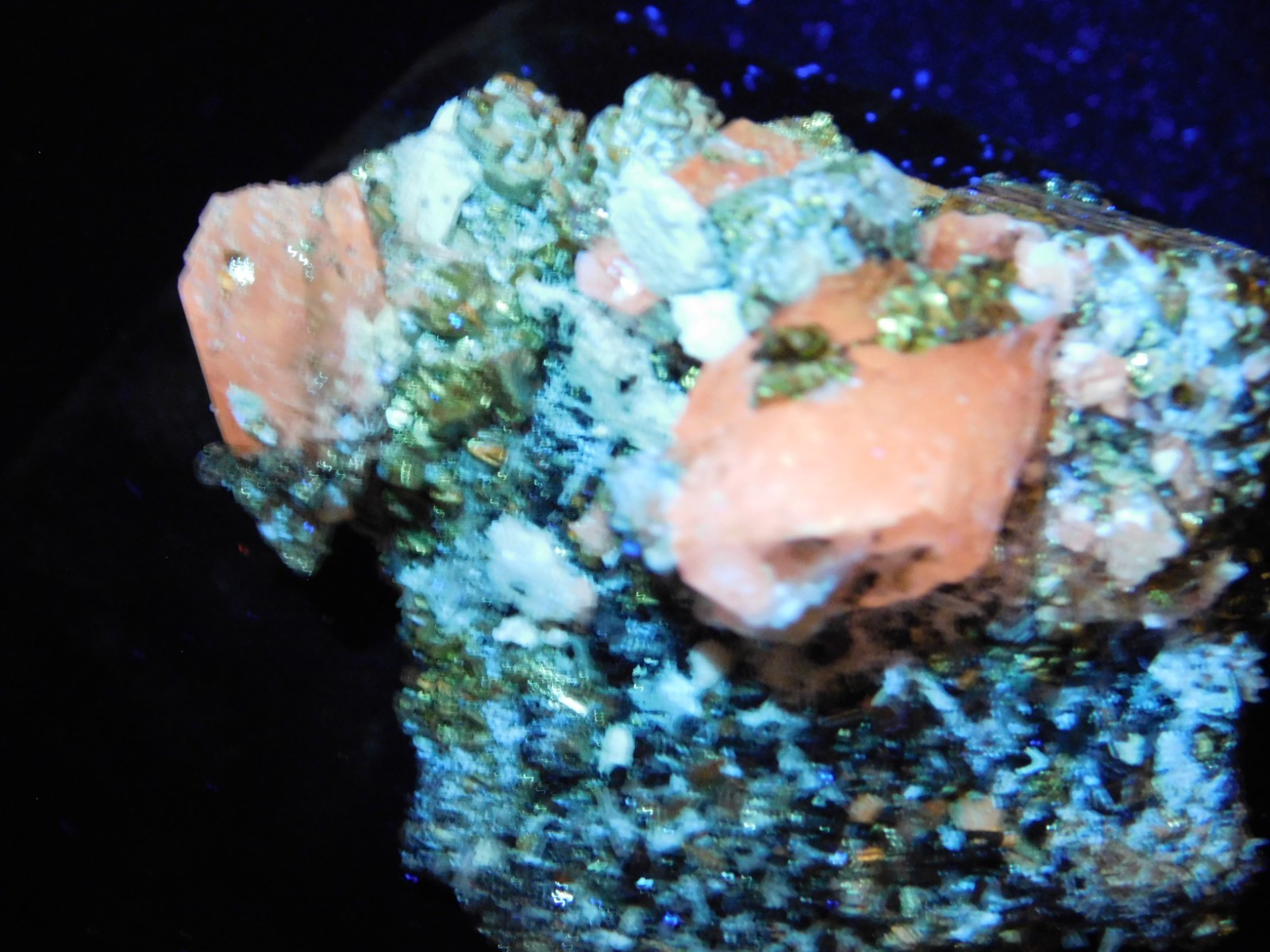 Sphalerite Crystals with Druzy Pyrite and FLUORESCENT Calcite Peru 195gr