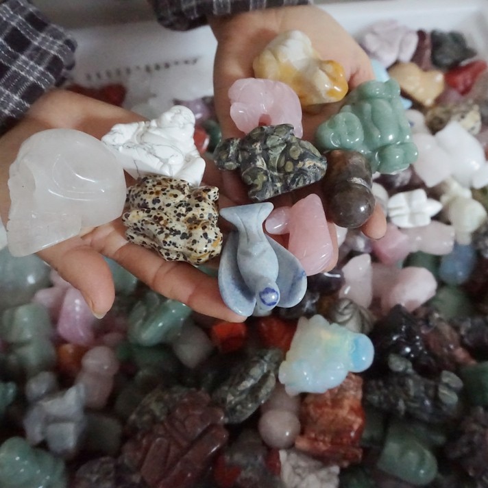 11LB 95Pcs Quartz Crystal Jasper Skull Fgurines Mixed Gem Stone Carvings Healing